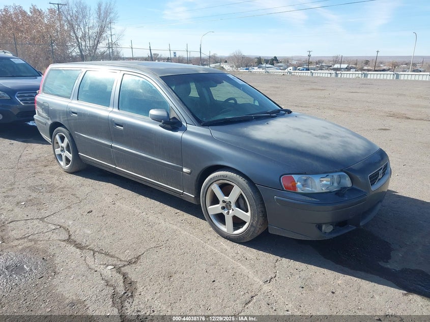 2005 Volvo V70 R