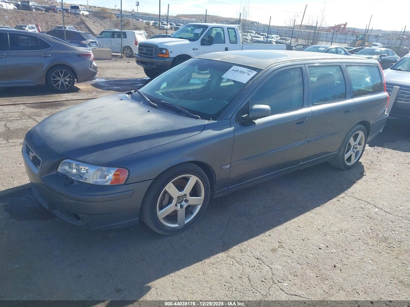 2005 Volvo V70 R