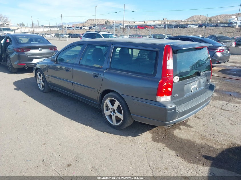 2005 Volvo V70 R