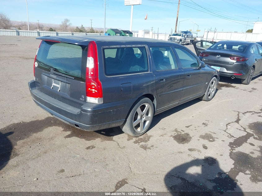 2005 Volvo V70 R