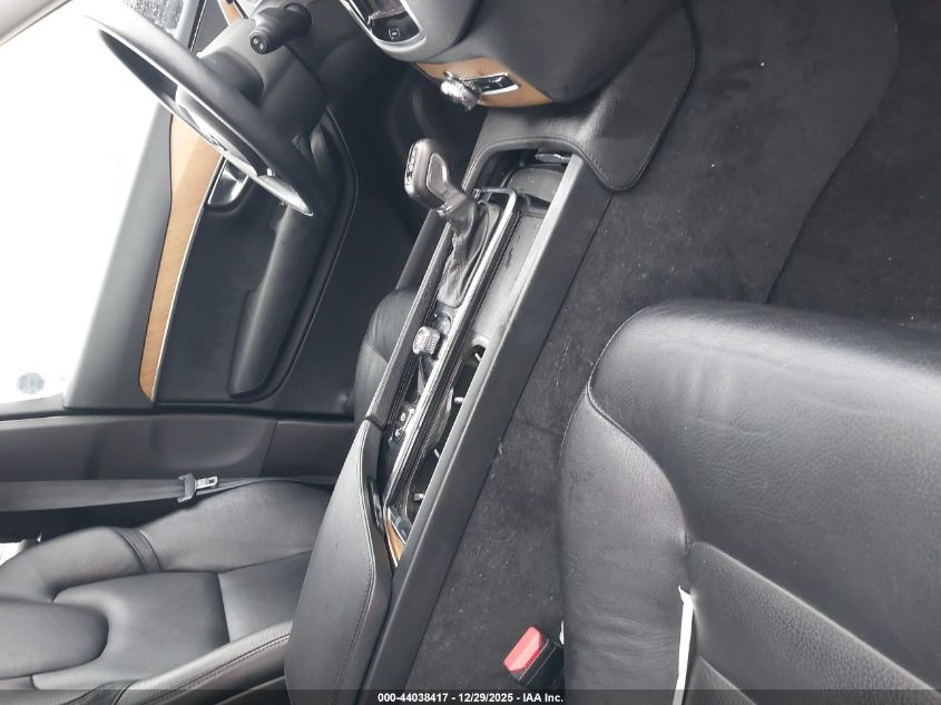 2022 Volvo Xc90 T6 Momentum 7 Passenger