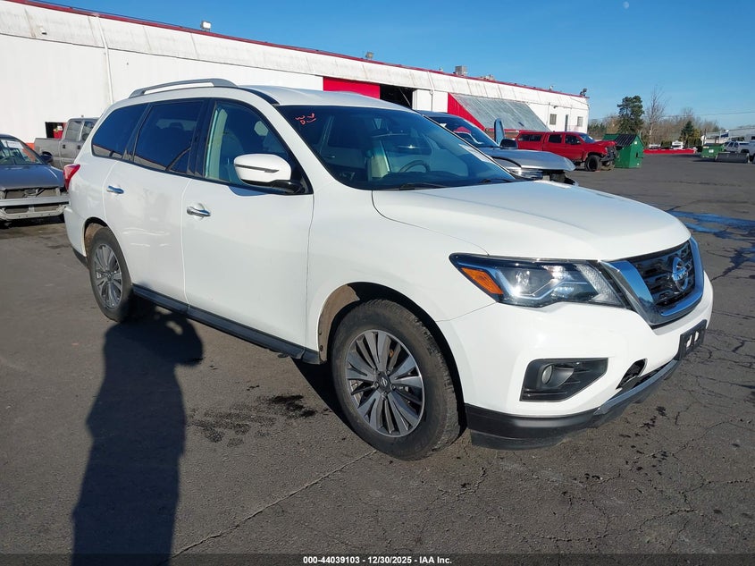 2017 Nissan Pathfinder Sv