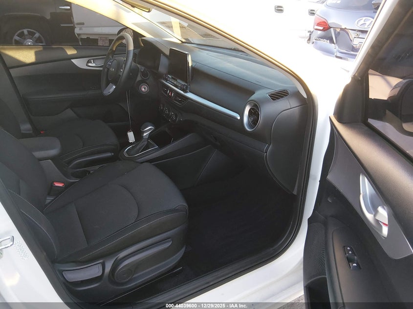 VIN 3KPF24AD7RE793329 2024 KIA FORTE LXS