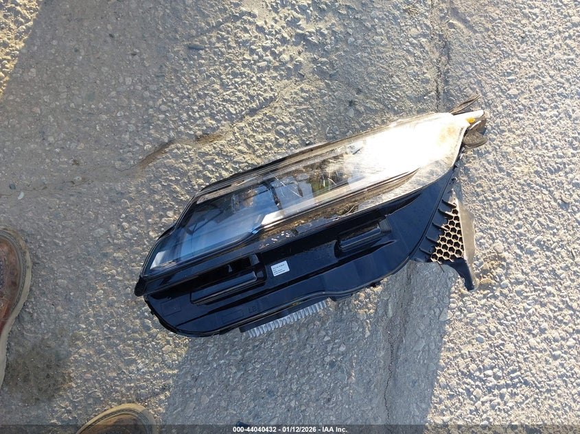 2026 Land Rover Range Rover Velar P250 Dynamic Se VIN: SALYL2EX6TA814611 Lot: 44040432