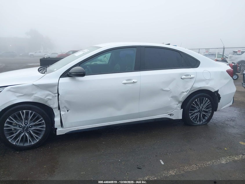 2024 Kia Forte Gt-Line VIN: 3KPF54AD5RE821958 Lot: 44040519