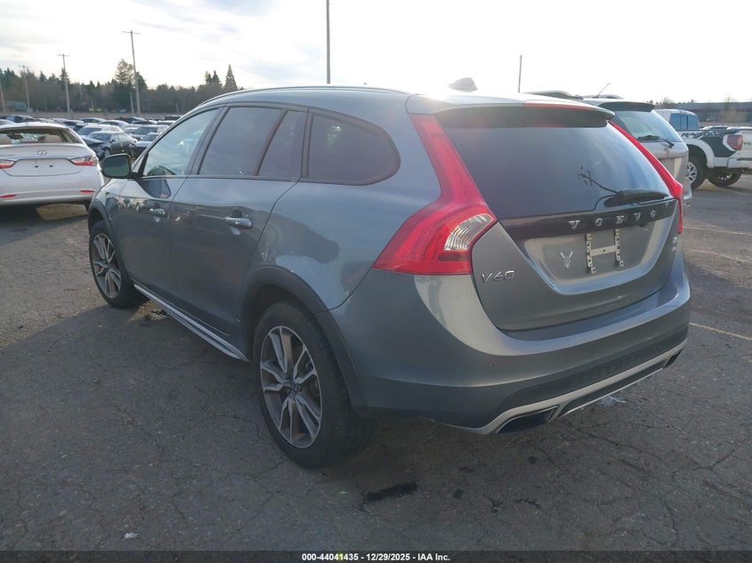 2018 Volvo V60 Cross Country T5