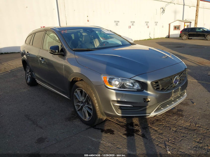 2018 Volvo V60 Cross Country T5