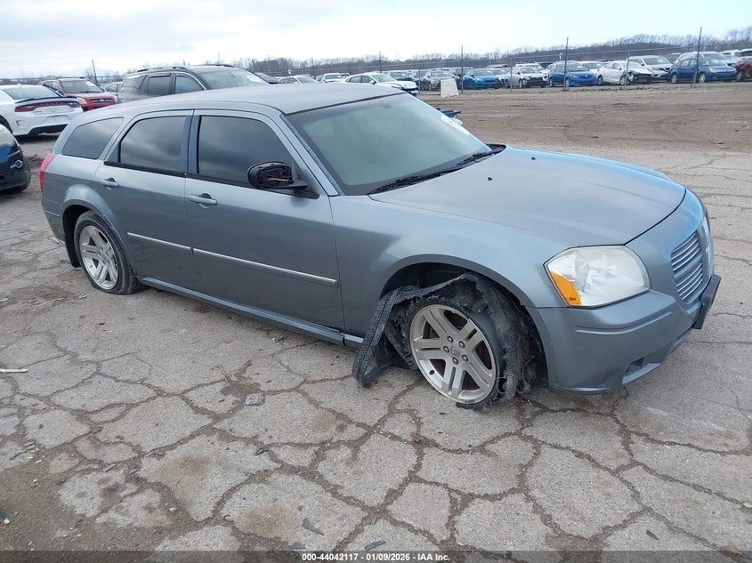 2D4FV47V17H867825 DODGE MAGNUM Photo 1