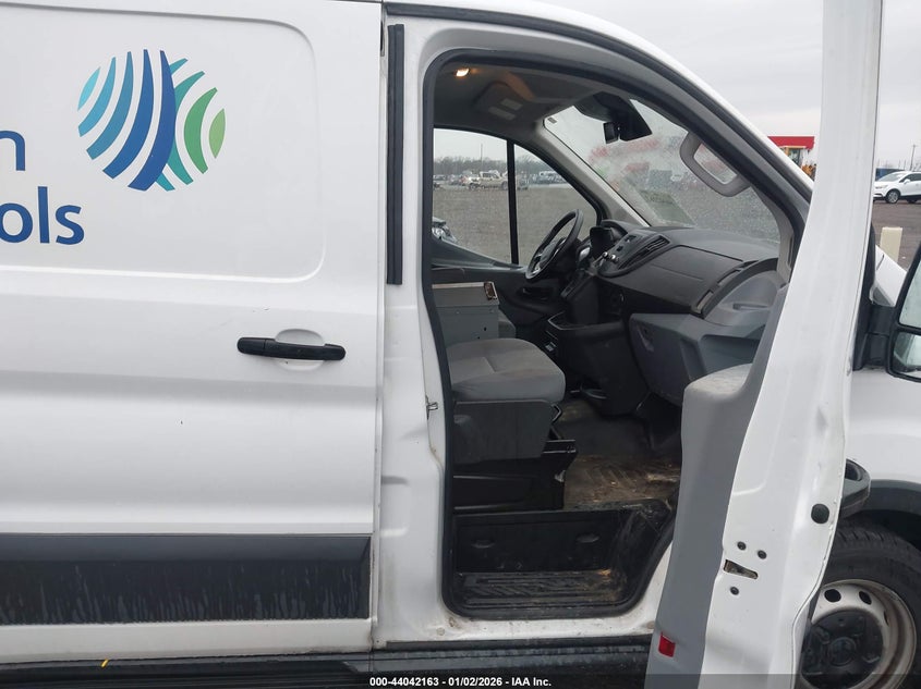 1FTYR2YM7JKB17625 2018 Ford Transit-250 auction photo 1