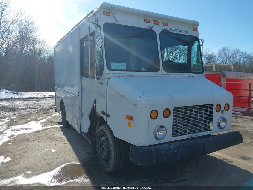 2002 FREIGHTLINER CHASSIS auction photo 1