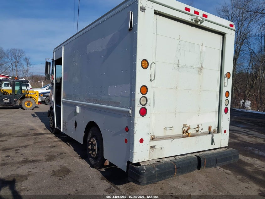 2002 FREIGHTLINER CHASSIS auction photo 3