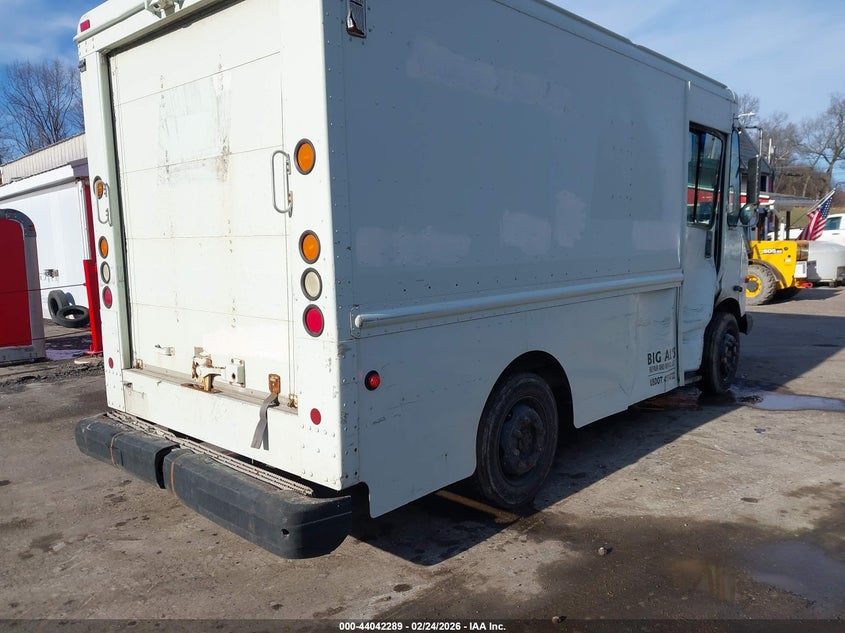 2002 FREIGHTLINER CHASSIS auction photo 4