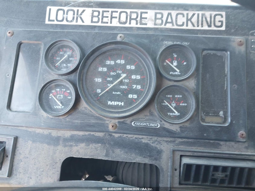 2002 FREIGHTLINER CHASSIS auction photo 5