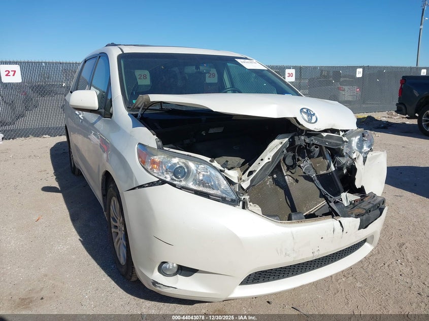 2015 Toyota Sienna Xle 8 Passenger