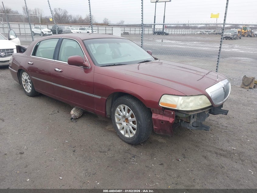 1LNHM81W43Y700856 2003 Lincoln Town Car Executive auction photo 1