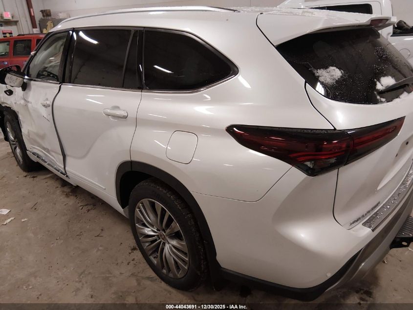 2025 Toyota Highlander Hybrid Platinum