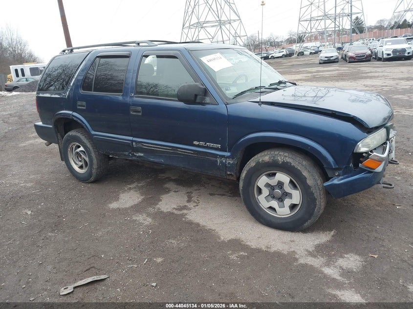 1GNDT13W72K240577 2002 Chevrolet Blazer Ls auction photo 1