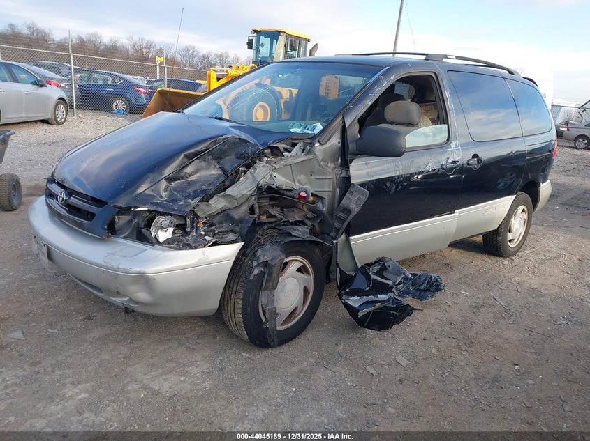 2000 Toyota Sienna Xle