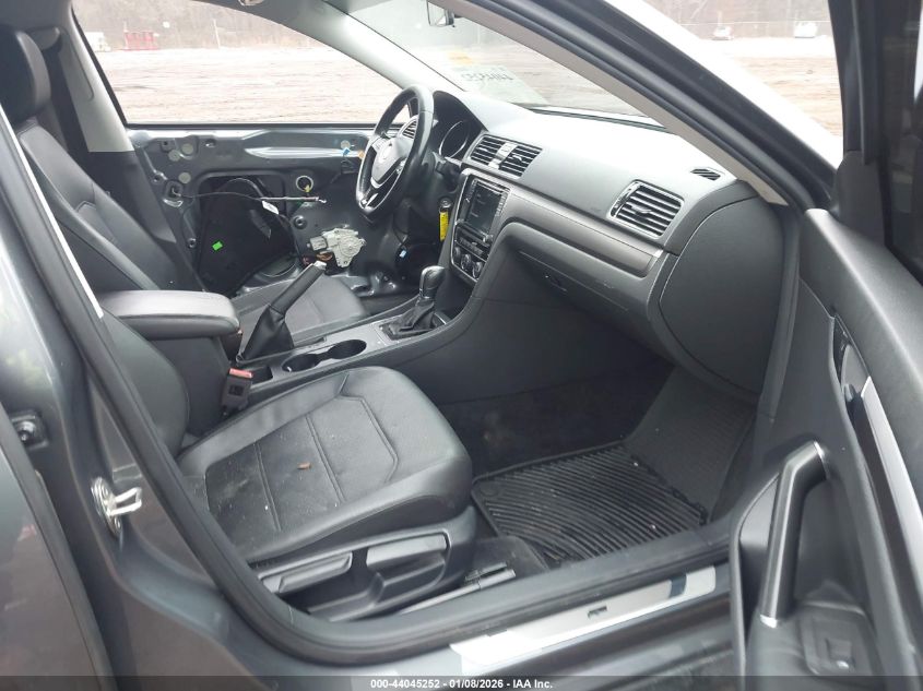 2018 Volkswagen Passat 2.0T R-Line/2.0T S