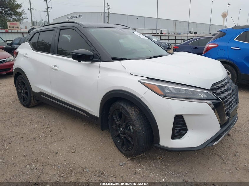 2022 Nissan Kicks Sr Xtronic Cvt