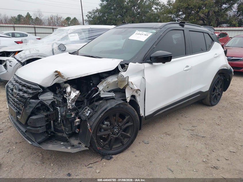 2022 Nissan Kicks Sr Xtronic Cvt