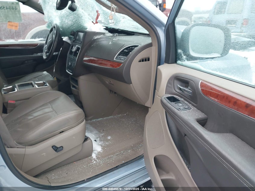 2013 Chrysler Town & Country Touring-L