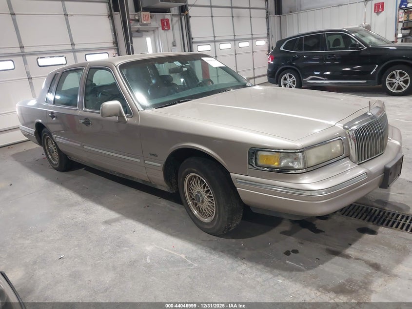 1LNLM82W6SY720727 1995 Lincoln Town Car Signature/Spinnaker auction photo 1