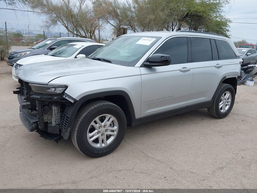 2025 Jeep Grand Cherokee Laredo 4X2