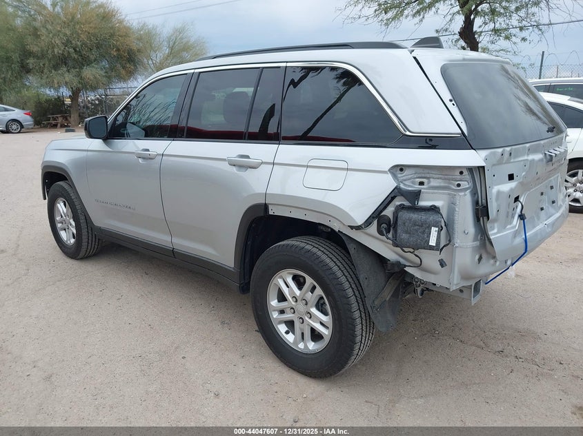 2025 Jeep Grand Cherokee Laredo 4X2
