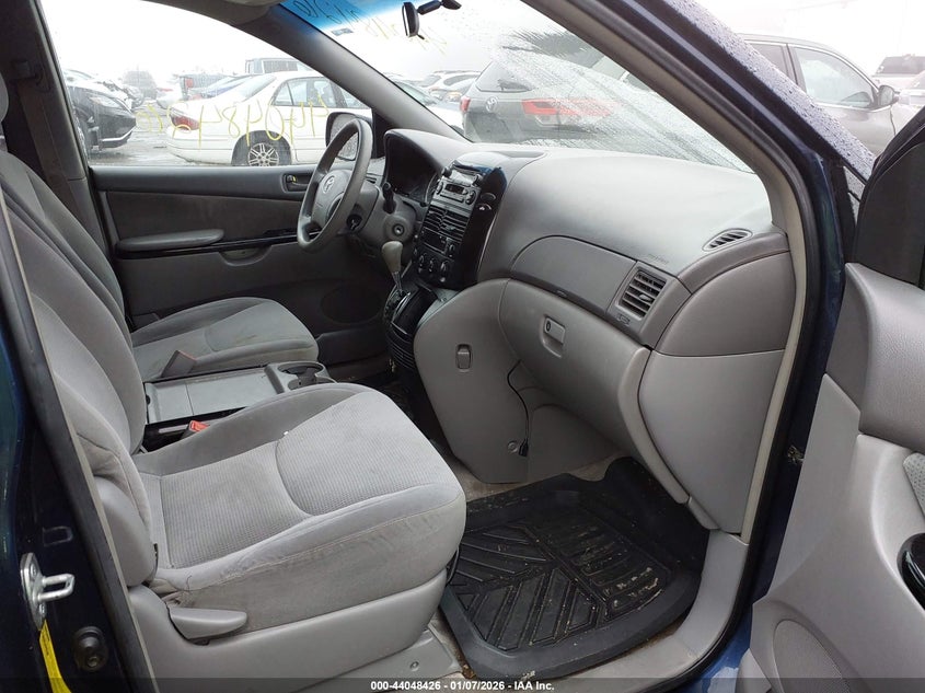 2005 Toyota Sienna Le