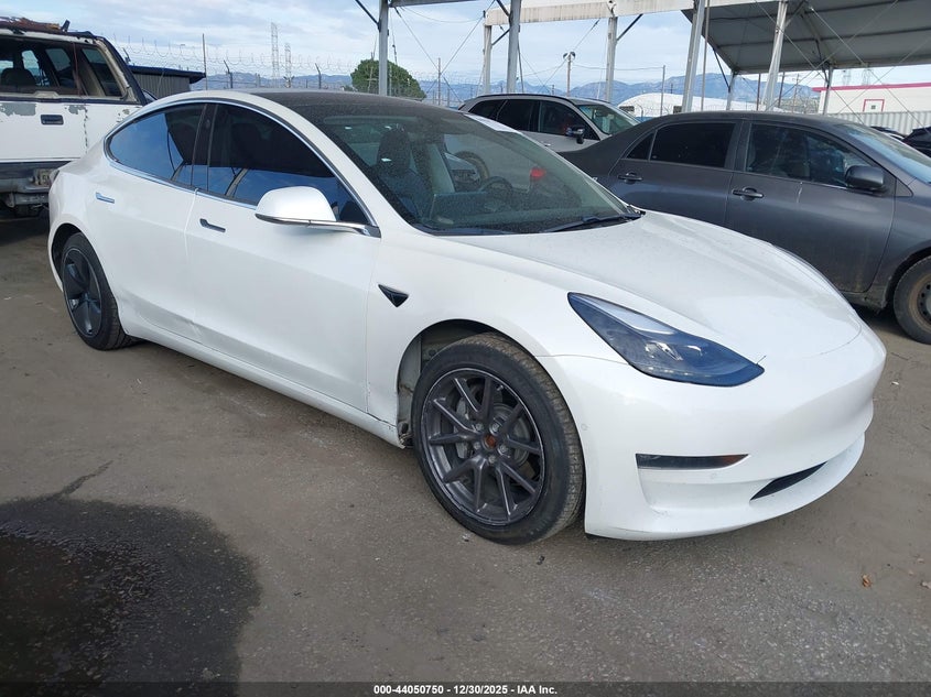 5YJ3E1EB1JF181434 2018 Tesla Model 3 Long Range/Performance auction photo 1