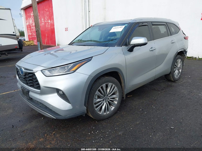 2023 Toyota Highlander Hybrid Platinum