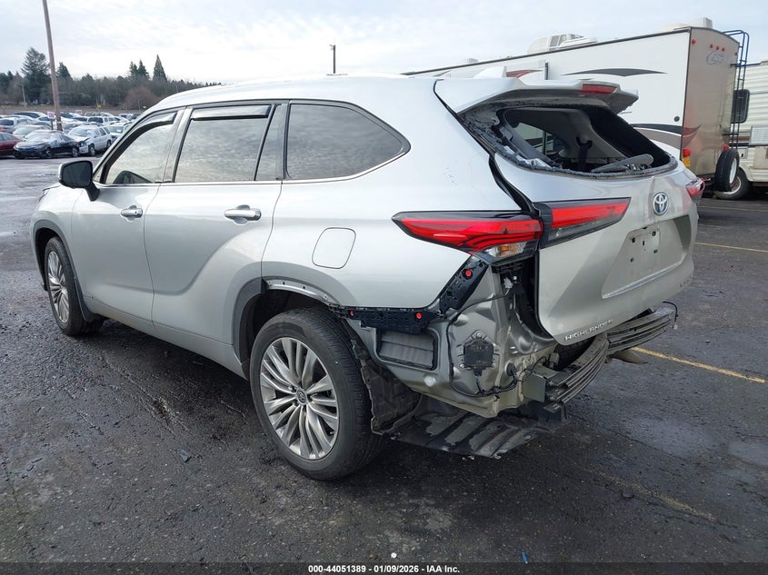 2023 Toyota Highlander Hybrid Platinum