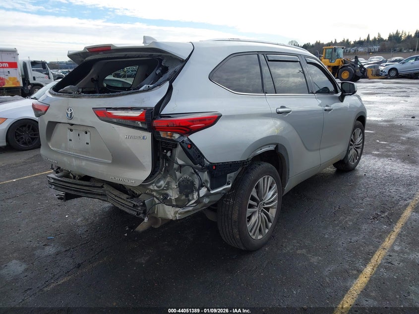 2023 Toyota Highlander Hybrid Platinum