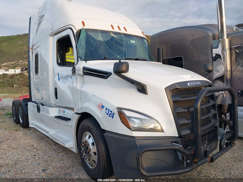 2020 FREIGHTLINER NEW CASCADIA 126 auction photo 1