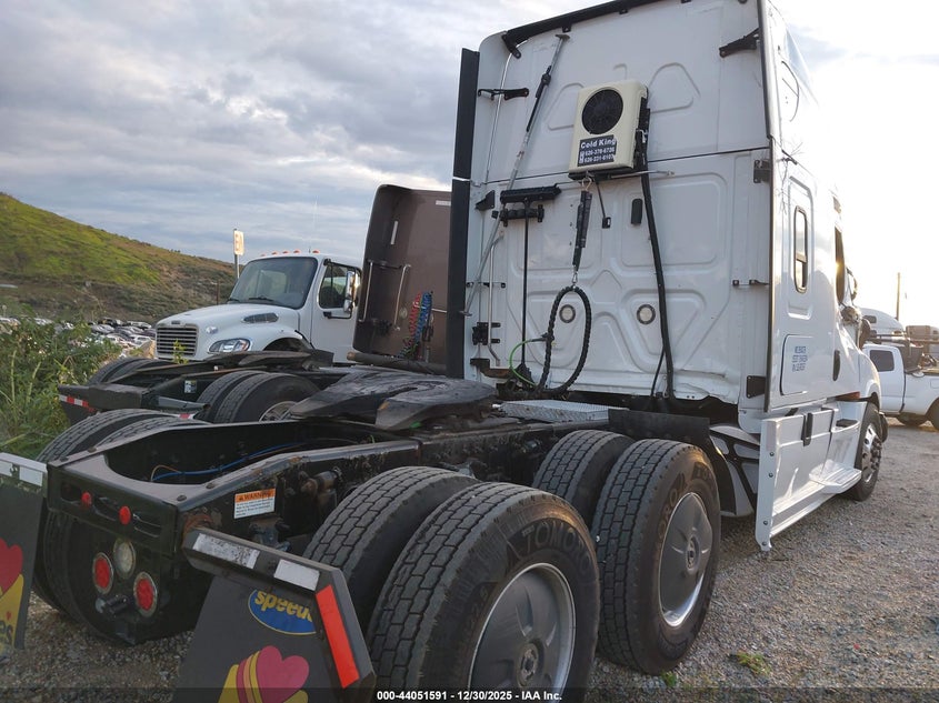 2020 FREIGHTLINER NEW CASCADIA 126 auction photo 4