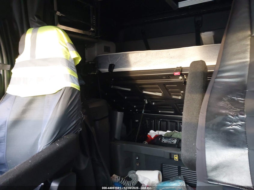 2020 FREIGHTLINER NEW CASCADIA 126 auction photo 7