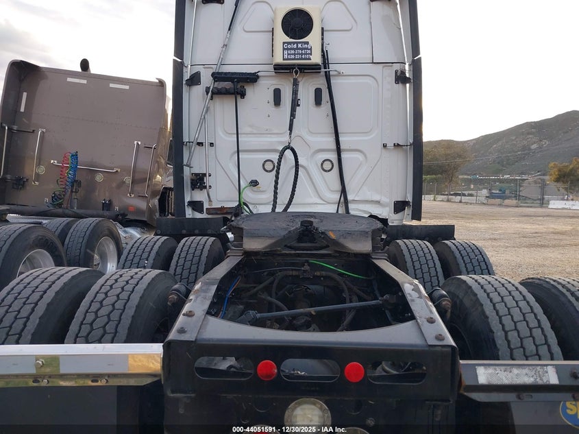 2020 FREIGHTLINER NEW CASCADIA 126 auction photo 8