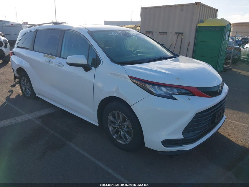 2022 Toyota Sienna Le