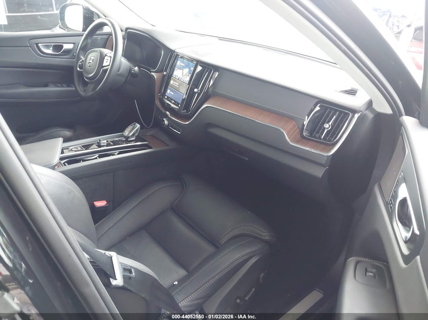 2024 Volvo Xc60 Recharge Plug-In Hybrid T8 Ultimate Dark Theme