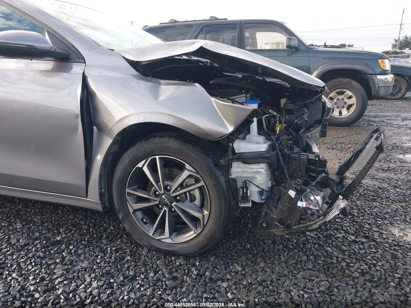 VIN 3KPF24AD5RE772737 2024 KIA FORTE LXS