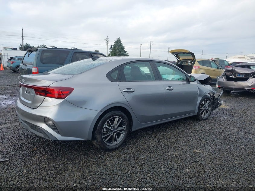 VIN 3KPF24AD5RE772737 2024 KIA FORTE LXS