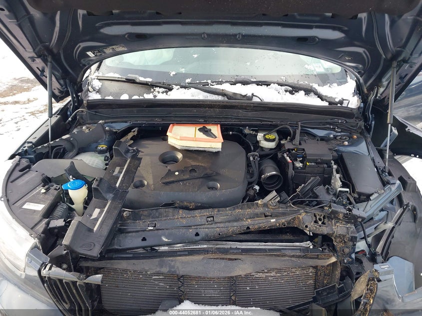 VIN YV4162UK4M2428218 2021 VOLVO XC40 T5 MOMENTUM