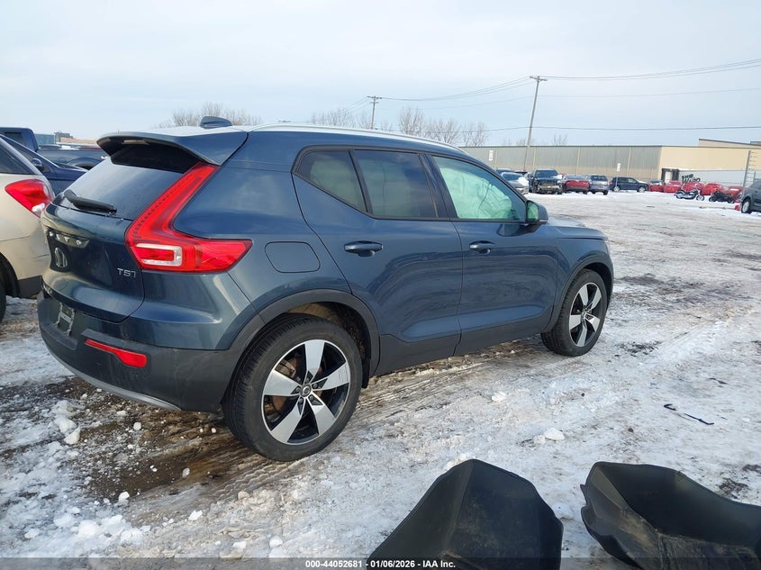 2021 Volvo Xc40 T5 Momentum