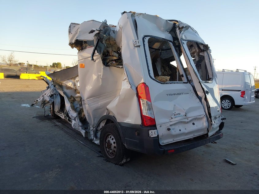 Vin: 1ftbr2xg6lka01742, lot: 44548585, ford transit-250 20203