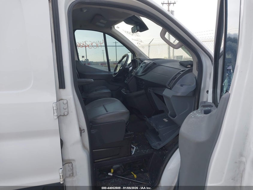 2019 FORD TRANSIT-150 auction photo 5