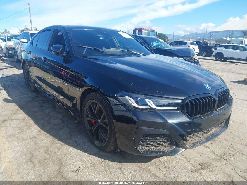Vin: wba13ag02pcm76537, lot: 44548670, bmw 530e 2023 img_1
