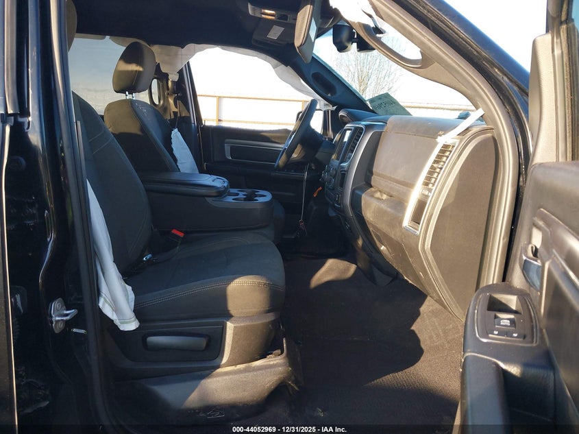 2022 Ram 1500 Classic Warlock 4X4 6'4 Box