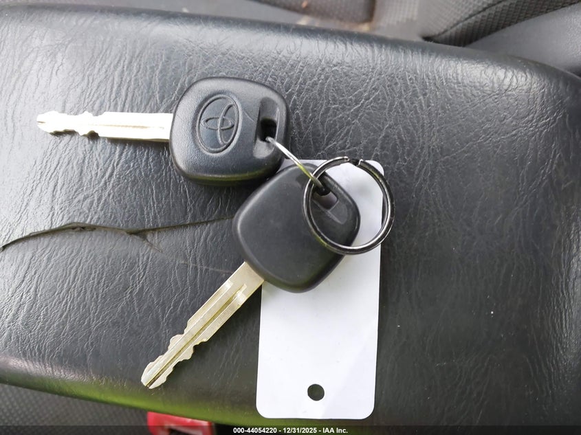 2007 Toyota Matrix Xr VIN: 2T1KR32E27C680427 Lot: 44054220