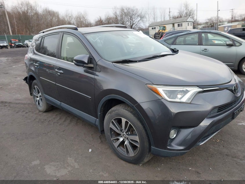 JTMRFREV5JJ222012 2018 Toyota Rav4 Xle auction photo 1
